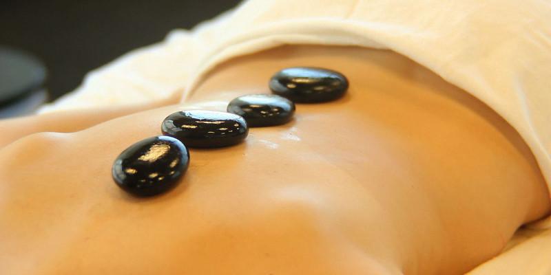 Massaggio Relax con Pietre Calde - 75'